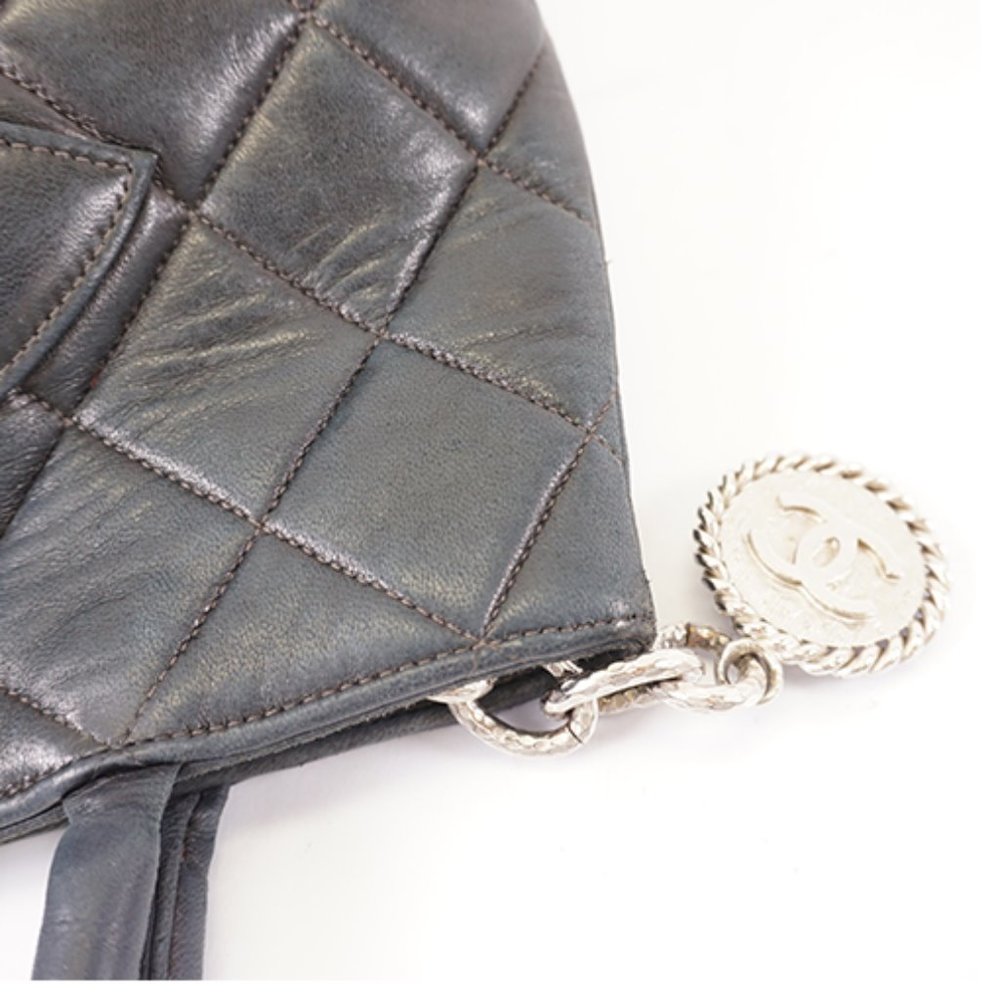 Authentic CHANEL medallion lambskin silver tote - Picture 5 of 8